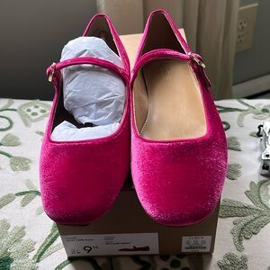 NWT Adorable velvet Maryjane’s